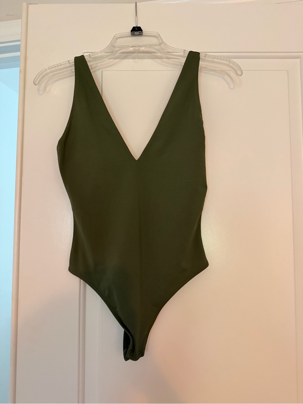 Aritzia Contour V-Neck Top in Olive Green